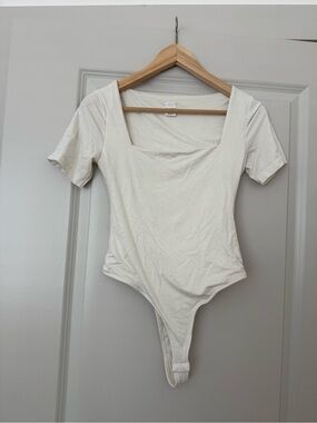 Re/Done Cream Square Neck Short Sleeve Bodysuit